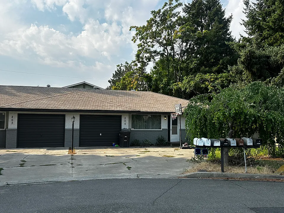 203 & 205 N 67th Pl #205