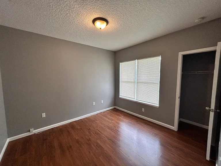 1070 Day Ave — Photo 4