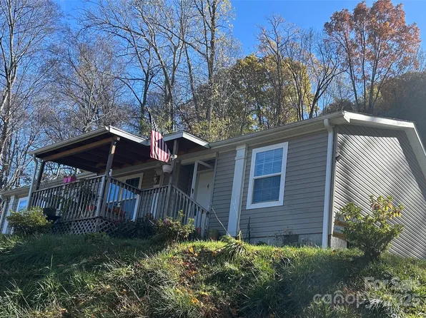415 Rovingwood Dr, Waynesville, NC 28786