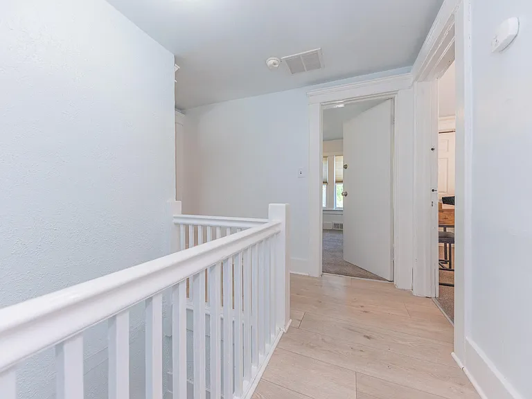 1123 W Huron St — Photo 28