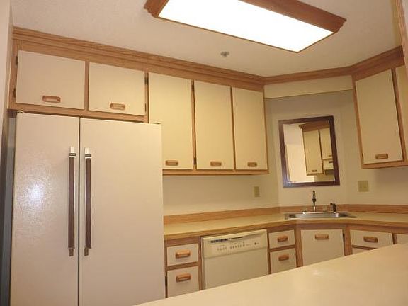 4th image of 20 Ledgewood Hills Dr APT 204