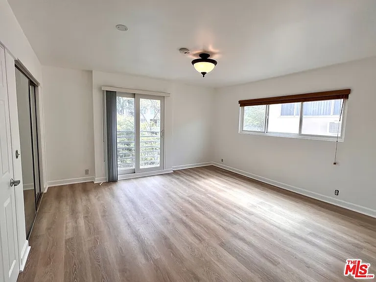 415 N Palm Dr #301 — Photo 14