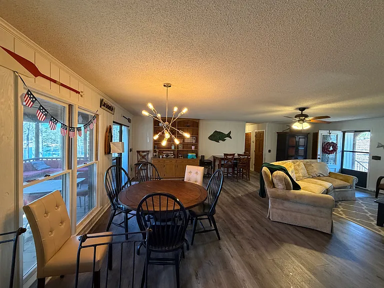 333 Capri Dr — Photo 5