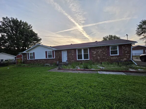 2240 Robin Dr, Clarksville, TN 37042