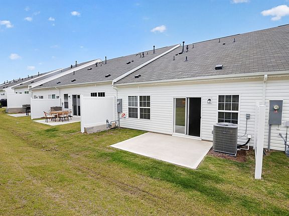 2nd image of 115 Holly Oak Ct