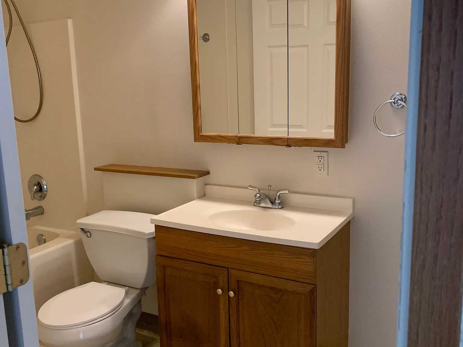 5 bed, 4000 sqft, $3,200 — Photo 3