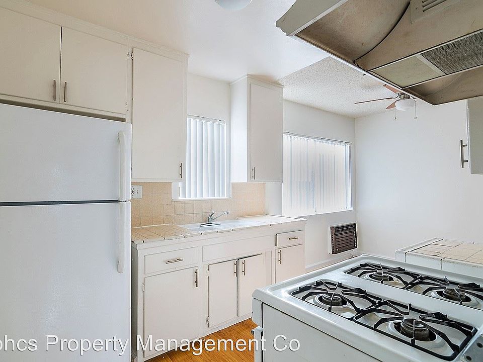 2nd image of 14766 Delano St APT 08