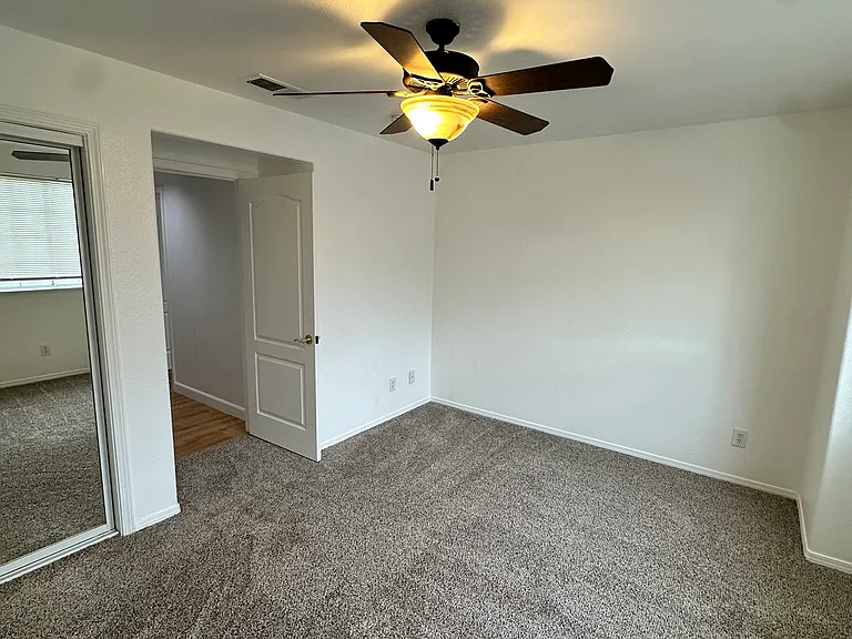 5753 W Bedford Ave — Photo 19