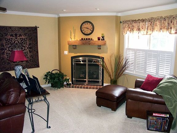 Great Room w/ fireplace