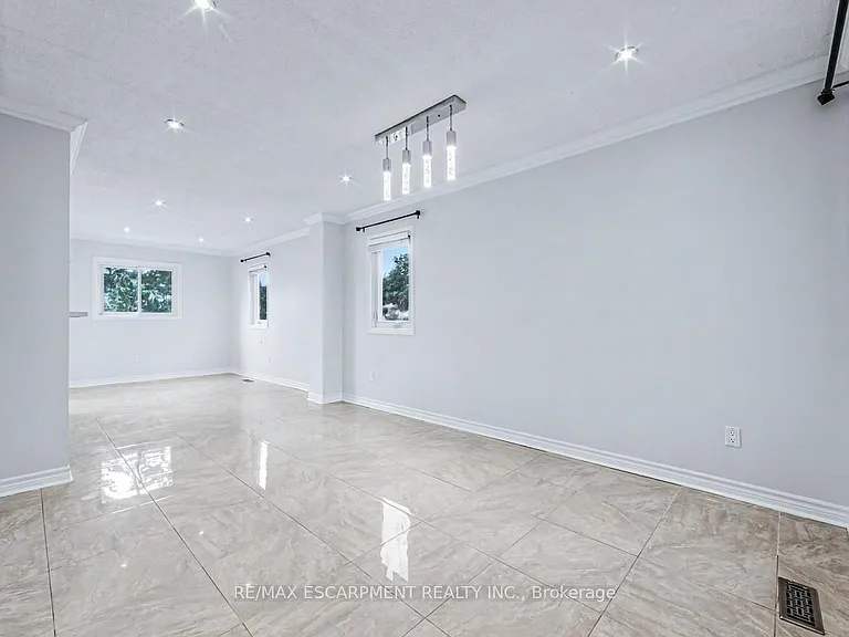 2790 Huntingdon Trl — Photo 4