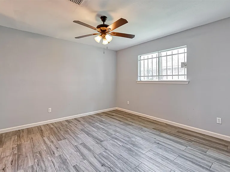 8623 Valley Forest Dr — Photo 24