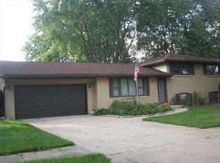 9470 McKinley St, Crown Point, IN 46307