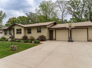 2512 Oakridge Dr SW, Rochester, MN 55902