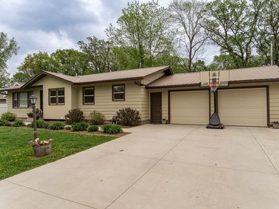 2512 Oakridge Dr SW, Rochester, MN, 55902