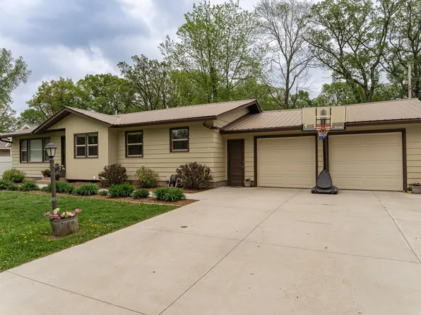 2512 Oakridge Dr SW, Rochester, MN 55902