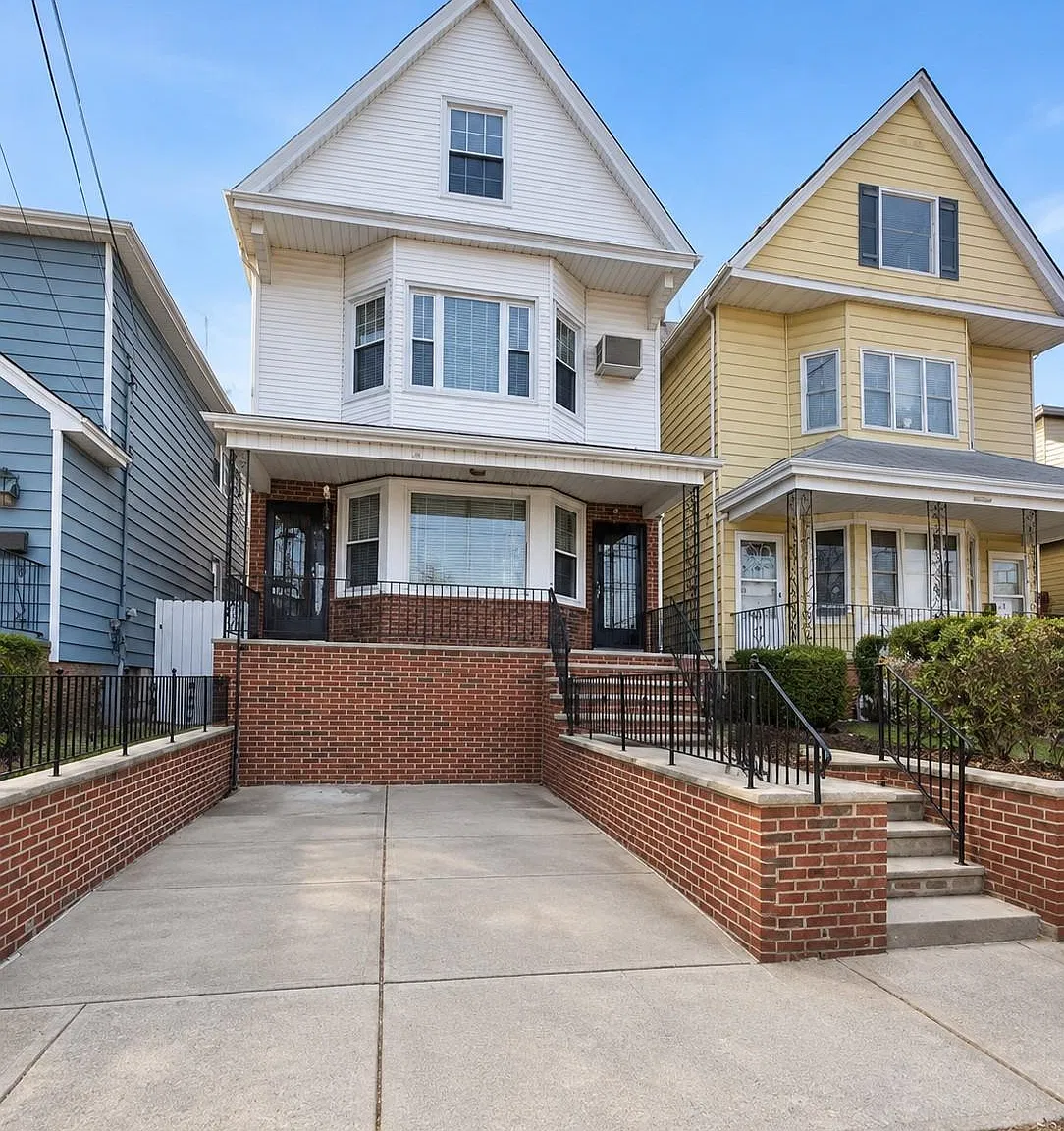 2 bed, 1.0 bath, $2,100 — Photo 1