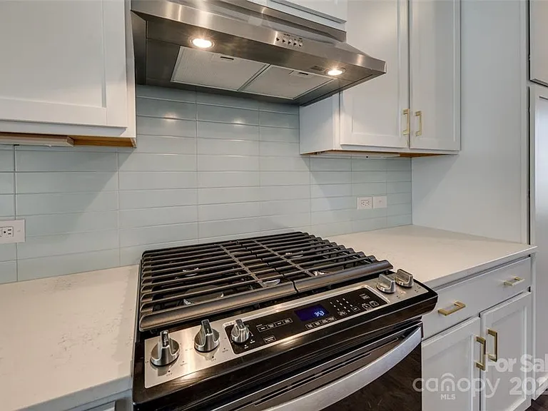 1237 Eastway Dr — Photo 16