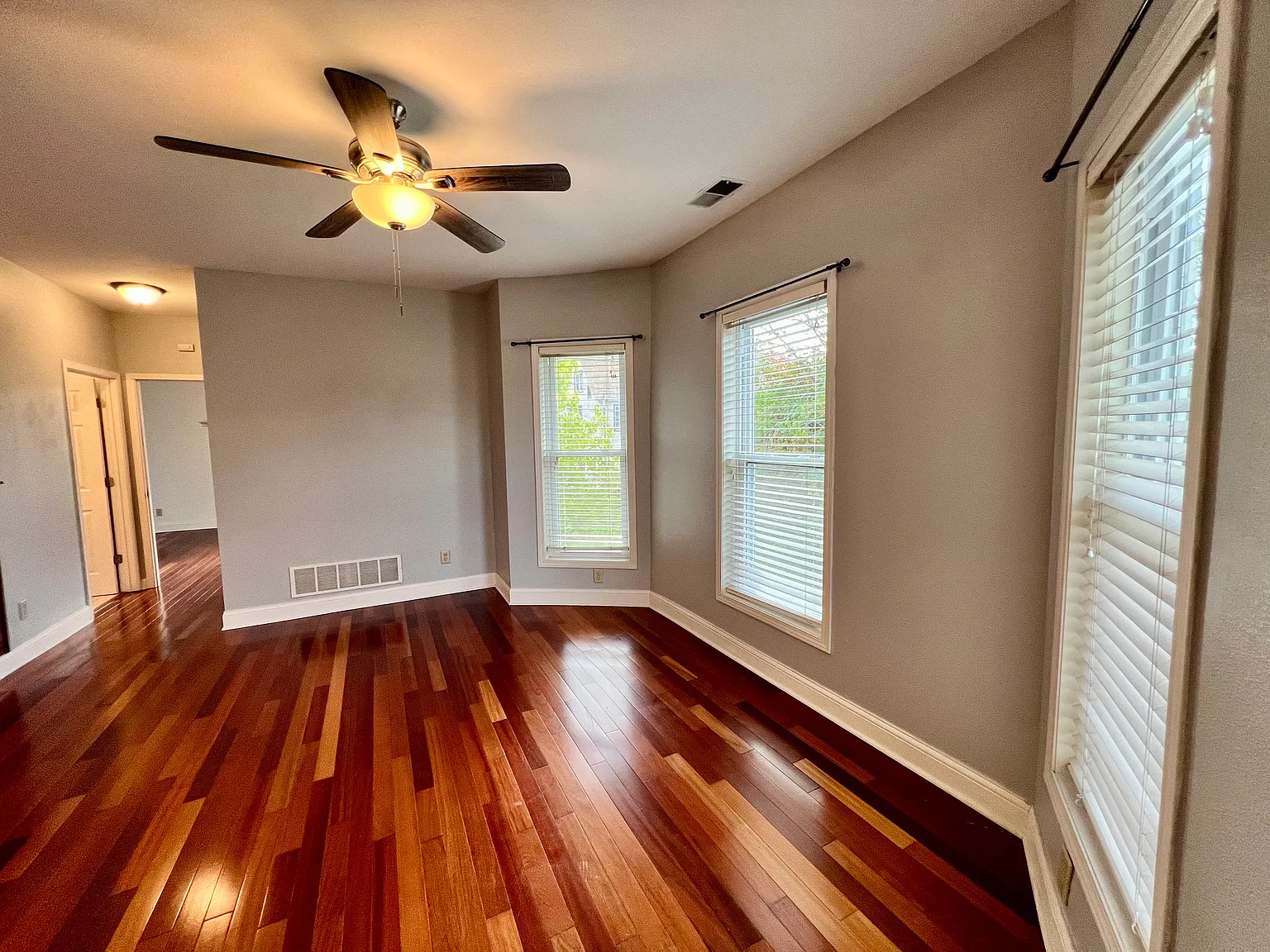 2 bed, 1095 sqft, $1,740 — Photo 4