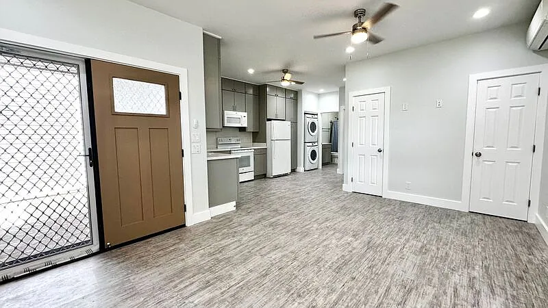 1 bed, 1.0 bath, 743 sqft, $3,000 — Photo 2