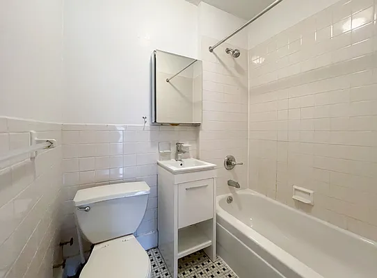 Rented by Kahen Properties | media 11