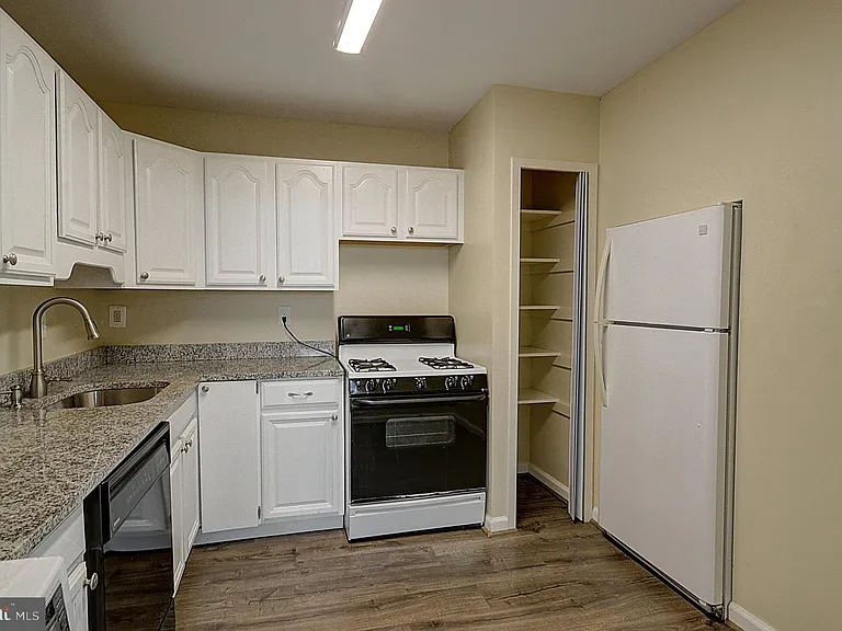 5225 Pooks Hill Rd #1511N — Photo 6