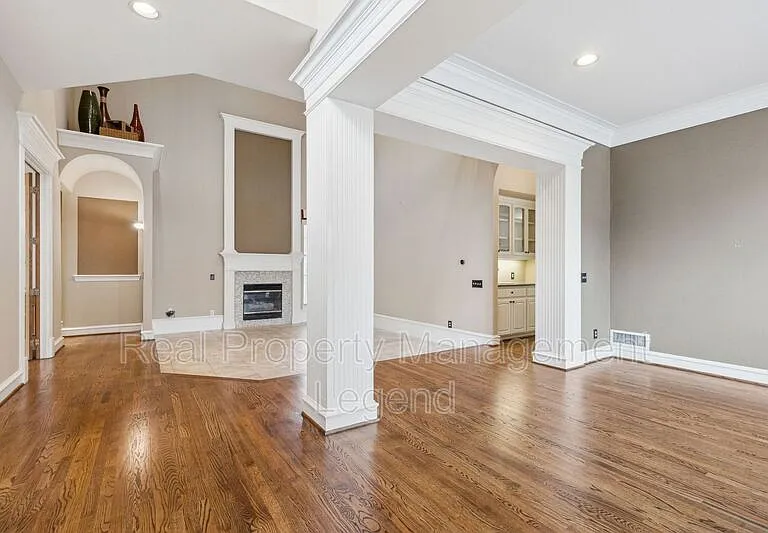 5004 Seville Ln — Photo 5