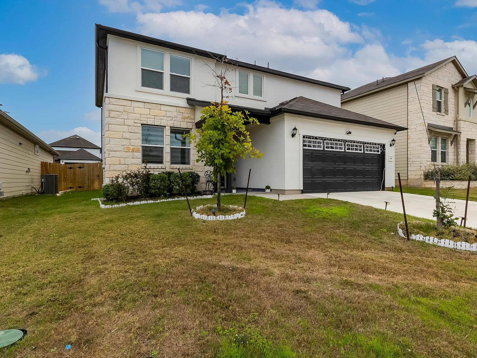 4 bed, 2570 sqft, $2,499 — Photo 2