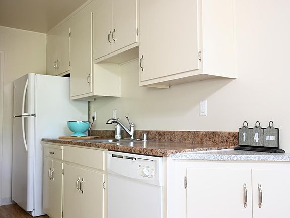 5th image of 1555 Alta Glen Dr #2