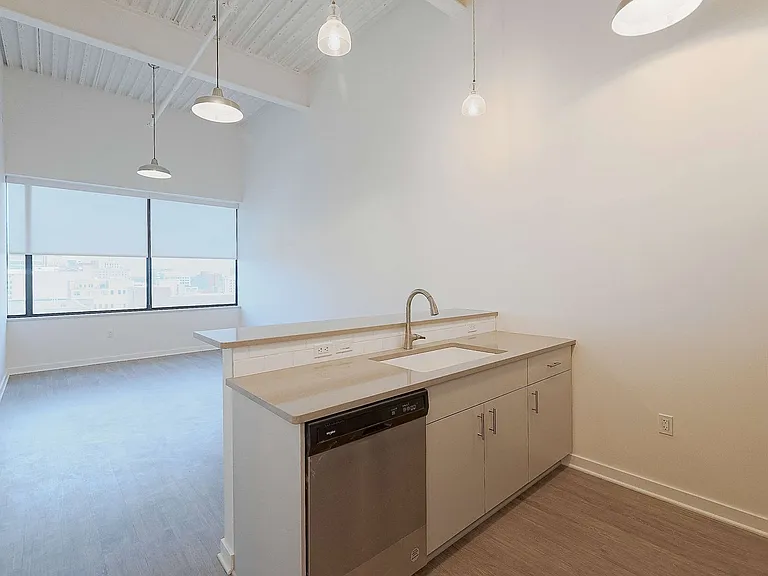 501 S Capitol Ave — Photo 50