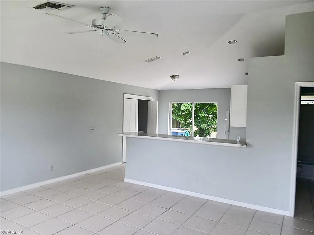 2 bed, 1.0 bath, 900 sqft, $1,895 — Photo 2