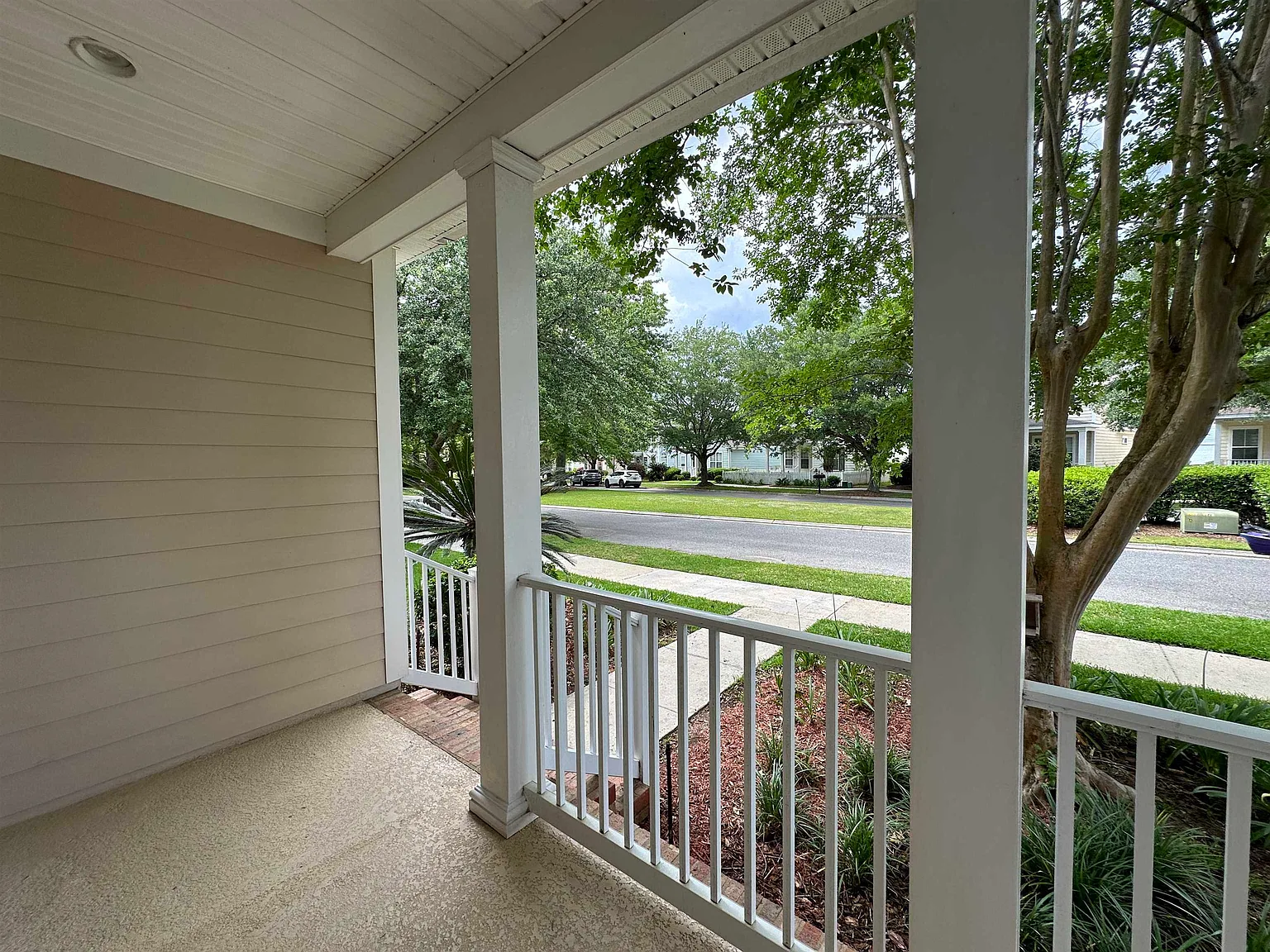 3 bed, 1401 sqft, $2,300 — Photo 4
