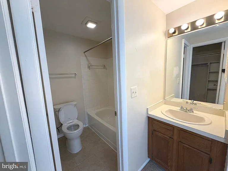 18131 Chalet Dr #24-103 — Photo 29