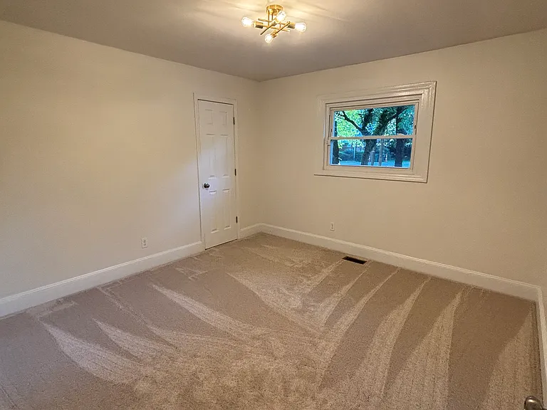 1815 Haines St — Photo 11