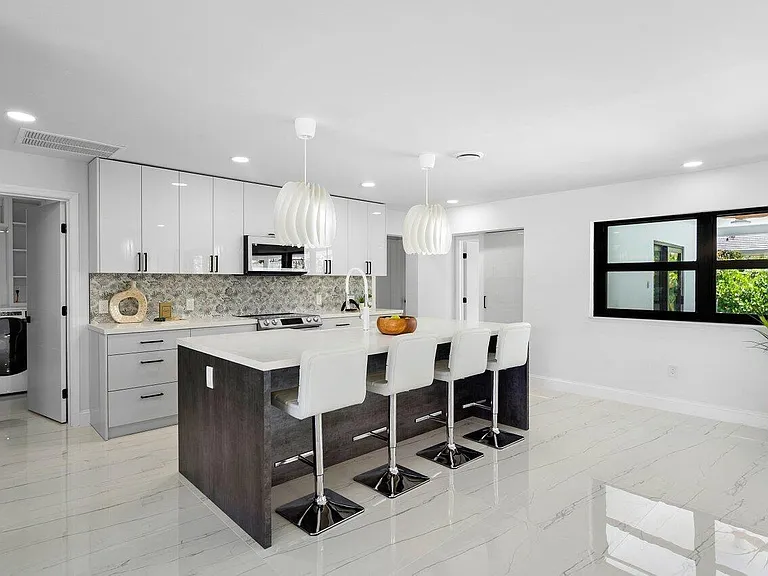 1200 SW 8th St — Photo 10