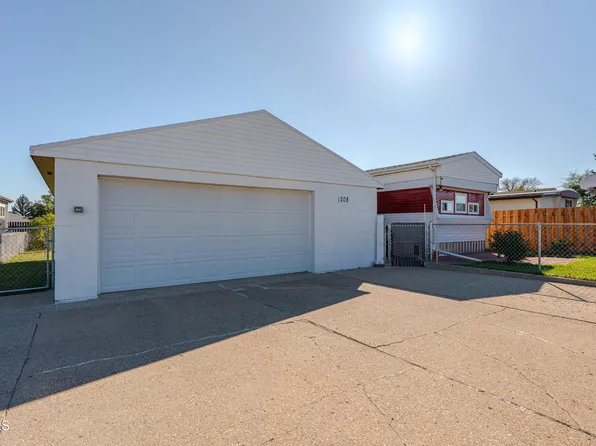 1208 7th Ave SE, Mandan, ND 58554