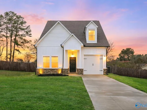 1213 Inglewood Cir, Athens, AL 35611