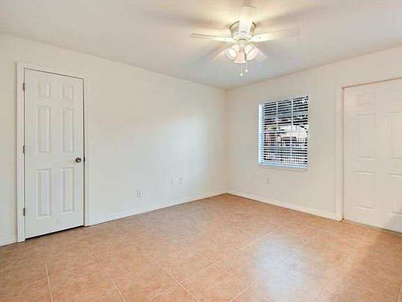 2nd image of 1523 Catherine St APT 21