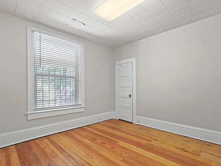 Race Street Apartments — Photo 16