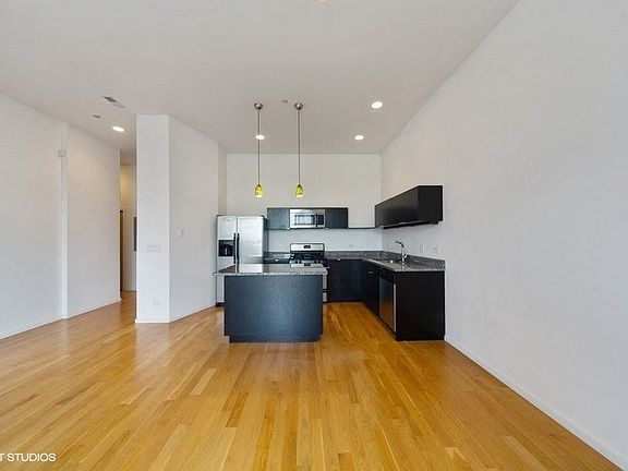 3rd image of 2157 N Damen Ave #2346467