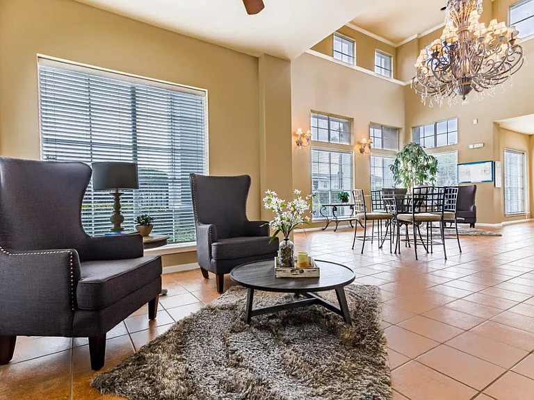Chateau Des Lions Apartment Homes — Photo 20