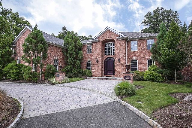1st image of 283 Hartshorn Dr