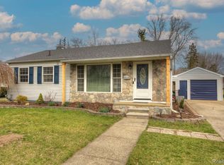 604 Riddle St, Howell, MI 48843