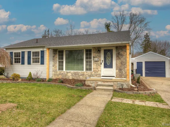 604 Riddle St, Howell, MI 48843