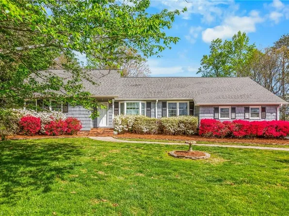 131 Ridge St, Jonesville, NC 28642