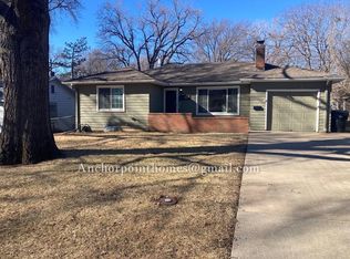 1027 SW Parkview St, Topeka, KS 66604