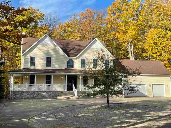 1128 Tracy Ln, Petoskey, MI 49770