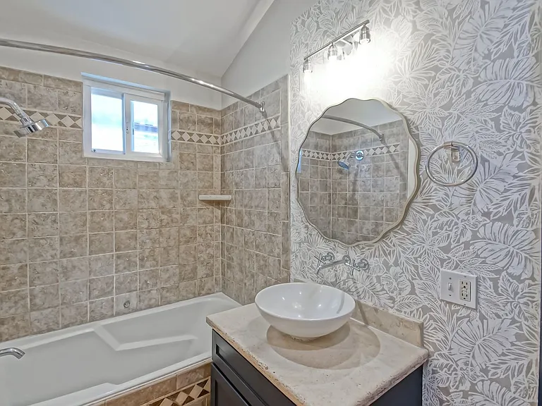 2621 Mathews Ave — Photo 22