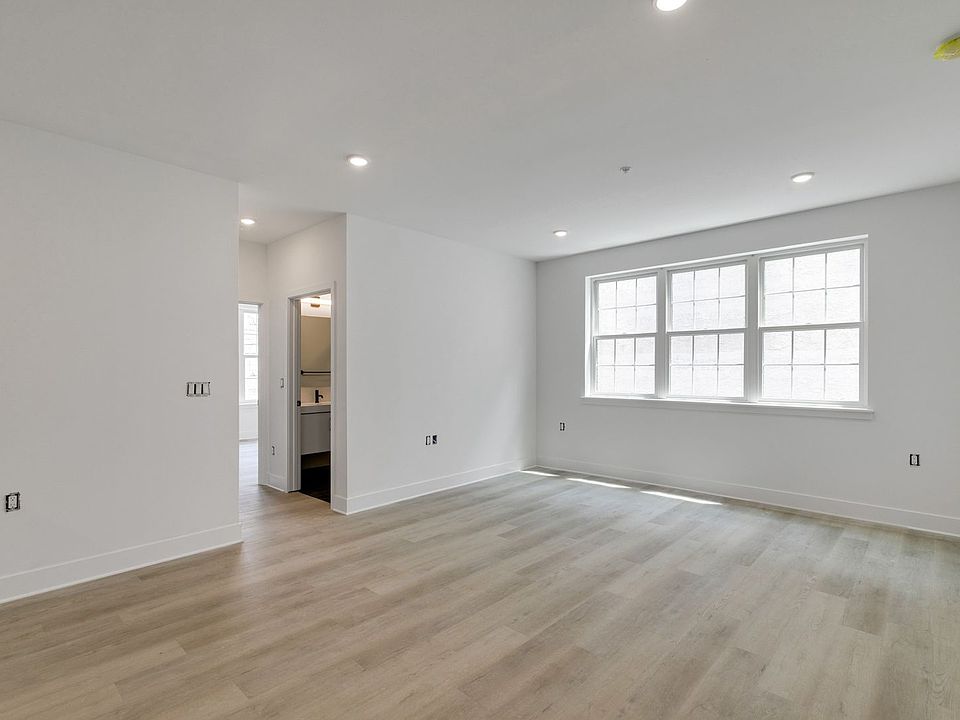 1st image of 3045-51 Richmond St #203