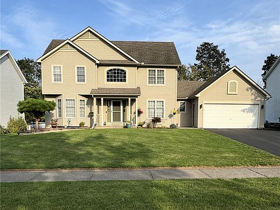 4th image of 440 Old Country Rd