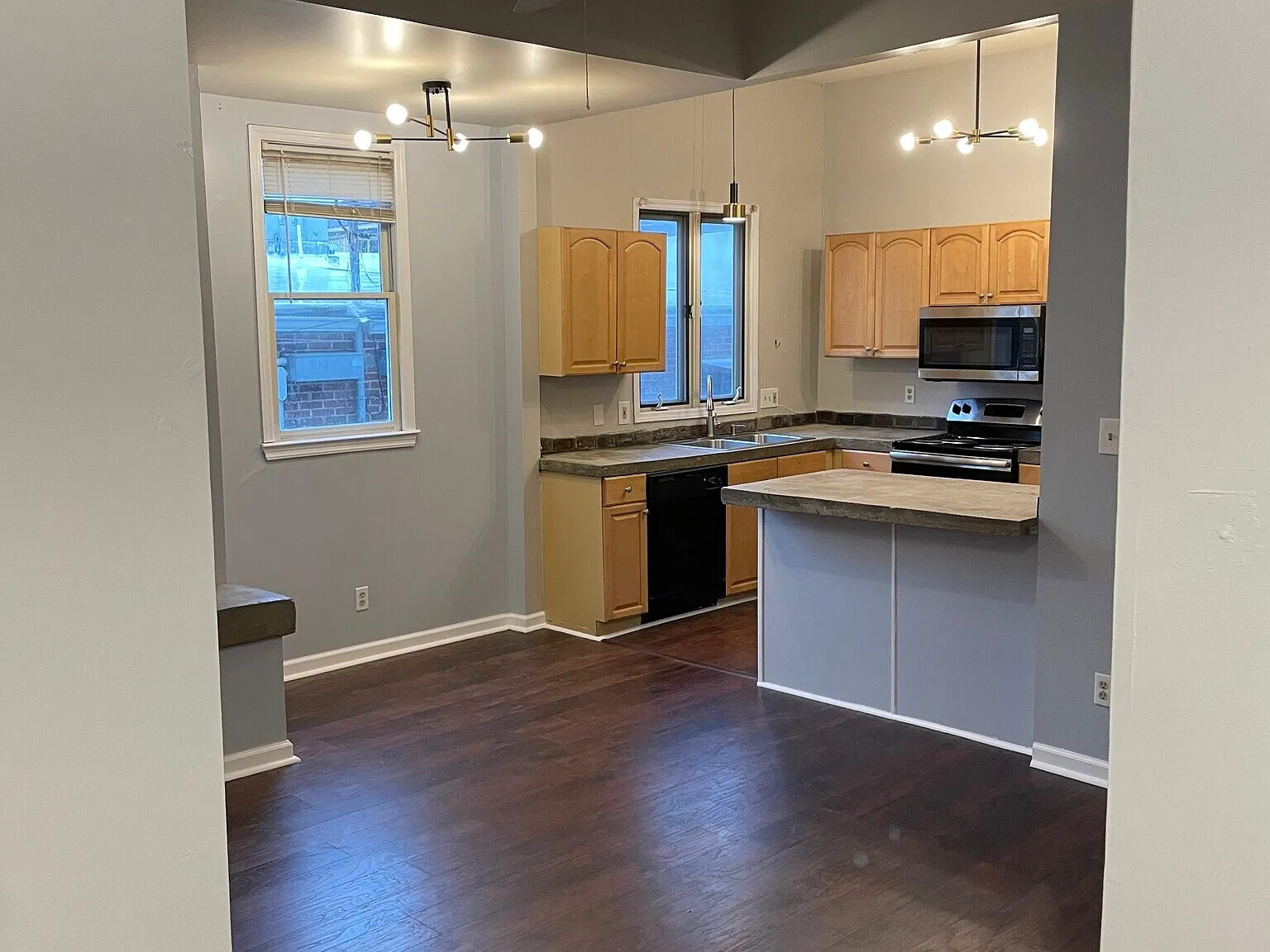 3 bed, 1350 sqft, $2,100 — Photo 3